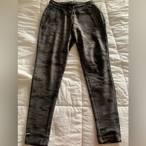 Alphalete Joggers - Grey Camo - S